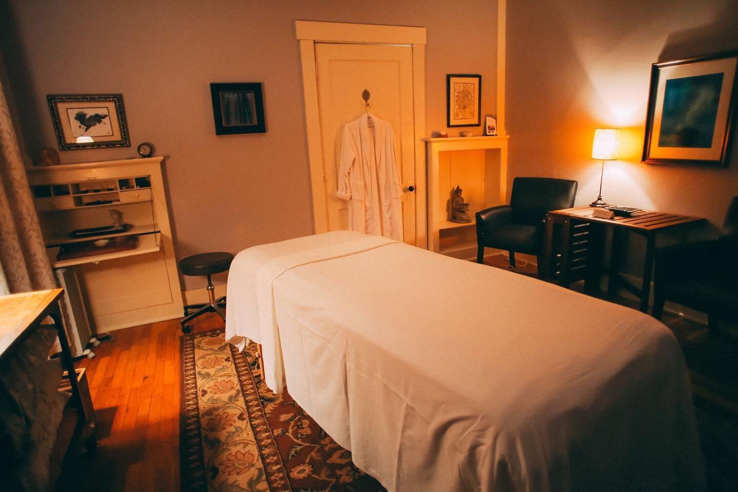 Openings available for massage with Cara on Friday at 12:15pm and Saturday at 10am. 
Wellness Coaching with Isolde available Saturday! 
Call 785-843-7500 or book online. 
*
*
*
#massagetherapy #bodywork #acupuncture #chinesemedicine #reiki #wellnes